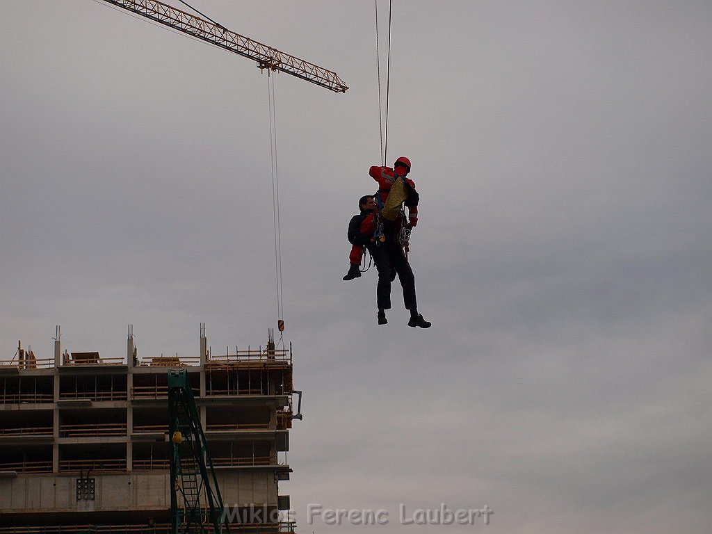 Tag 2 Uebung BF Koeln Hoehenretter Kranhaus 2  P411.JPG